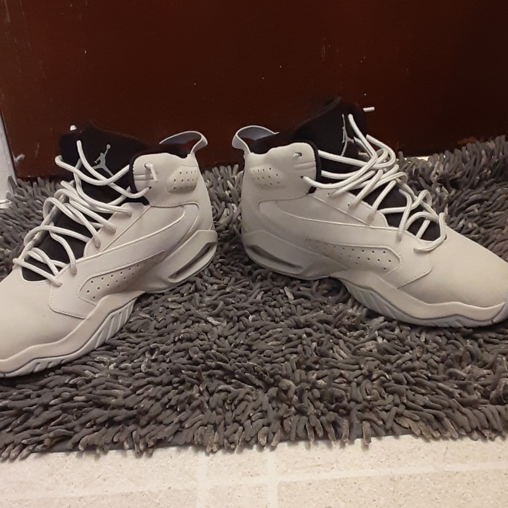 Shoes - Picture 5 of 6